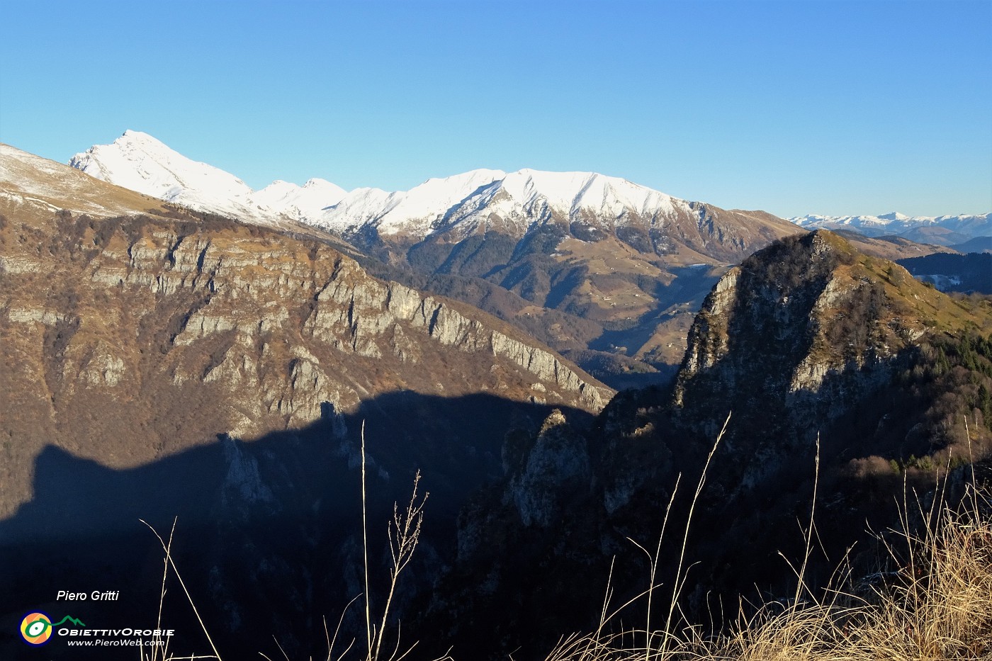 55 Monte Castello, Arera e Menna .JPG